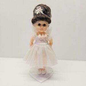 Vintage 1986 Vogue Ginny Doll Ballerina In White Tulle Dress On Heart Stand
